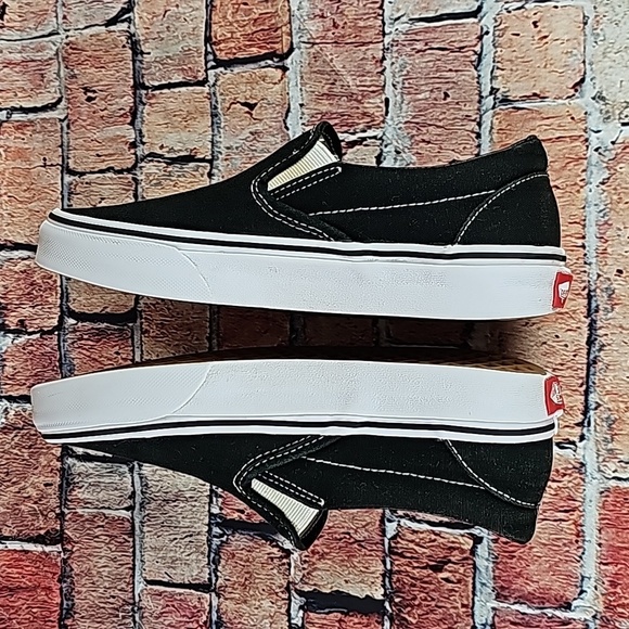 VANS CLASSIC SLIP ON SHOES, WOMANS SIZE 5.5 GUC - Picture 7 of 12